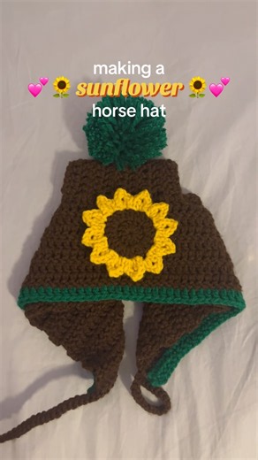 making a sunflower hat | #horse #crochet #smallbusiness