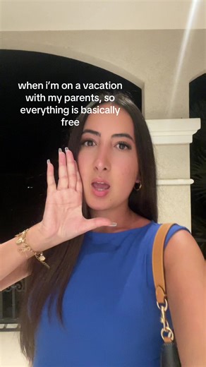 rich bishhh 🤑 buying all the piña colada’s on them 😉 #parents #repost #relatable #vacation #money