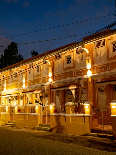 There’s something magical about discovering a quiet corner in the middle of historic George Town. Behind a beautiful heritage façade lies Argus Residence — a refined residence where timeless architecture meets modern comfort. Imagine starting your morning with soft sunlight streaming through elegant windows, stepping out to explore charming heritage streets, and returning to a calm, private sanctuary after a day filled with Penang’s culture, flavours, and stories. At Argus Residence, every stay 