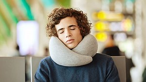 OSTRICH PILLOW GO, the strongest version of the neck pillow that will support the neck firmly at a seat such as an airplane