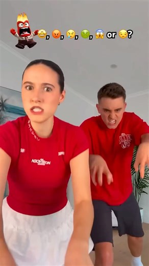 WE NEED TO KNOW!?😅 DAME UN GRRR VIRAL TIKTOK DANCE - #dance #trend #viral #couple #funny #shorts