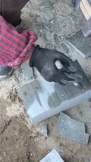 Simple Hammer and Chisel Technique for Splitting Stone Blocks Cleanly and Accurately