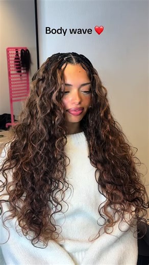 Body wave boho braids. #braidsmsterdam #bohobraids #braidstylist #trendingstyles #knotlessbraidstutorial