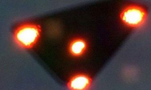 Mysterious Triangle UFO Filmed at Night by Car Driver in Florida - FindingUFO
