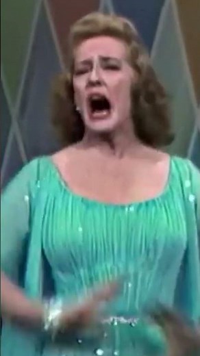 Bette Davis sings What Ever happened to Baby Jane? #bettedavis #academyawards #babyjane
