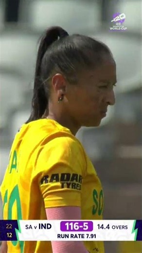 Shabnim Ismail comes out on top in the heavyweight battle against Harmanpreet Kaur 😯 #T20WorldCup