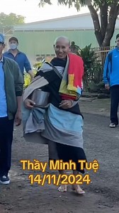 219K views · 10K reactions | Hình ảnh đẹp hôm nay. Thầy Đi Khất Thực Có Nhiều Bà Con Cúng Dường Và Thầy Cũng Đã Gieo Duyên Lại Cho Mọi Người. A Di Đà Phật14/11/2024 | Bỏ Phố Về Rừng | Facebook