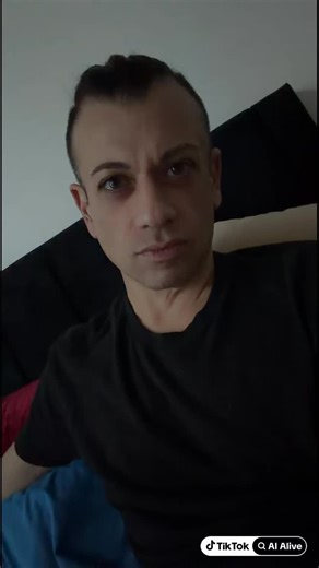 Domé XO Lorusso on Instagram: "Already plotting next year’s Halloween look… From Loki to Poison Ivy 💚 It isn’t easy being green—but damn, it looks good on me. 🌿😌 #PoisonIvyEnergy #ItIsntEasyBeingGreen #HalloweenPlanning #GreenIsMyColor #QueerHalloween #CampCostume #VillainEra #CostumeInspo #GenderFluidStyle"