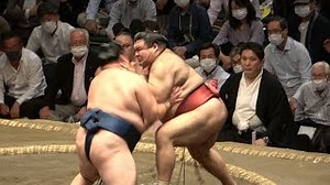 Rank-and-filer Tamawashi wins autumn sumo tournament