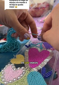 Replying to @Miki vas #fundasparacelular #bananascases #beadedphonecase #beadedembroidery
