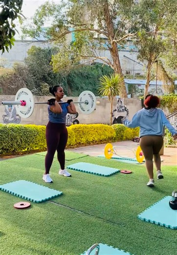 Barbell Front Squat 💪💪💪 , Boot Camp Training 🥾🏕️🏋️‍♀️🏋️‍♂️ 📍Bole Rwanda #bodytransformationbootcampethiopia🇪🇹 #outdoorgymethiopia🇪🇹 #functionaltraining #crossfit #fullbodyworkout