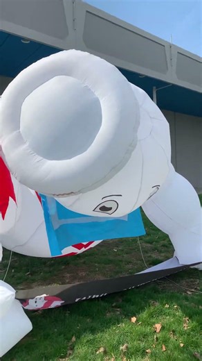 Stay-puff Marshmallow Man faw down 😸