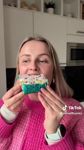 Bunter Regenbogenkuchen: Einfach und lecker backen!