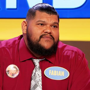 Name a “B” word that describes a man’s beard. 💈🧔🏽💈 #FamilyFeud #SteveHarvey | Family Feud