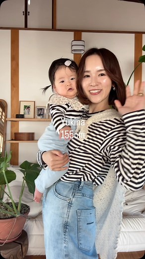 yukina on Instagram: "ボーダーを手に取ったある朝。 そしてお気に入りの @ripmon を身に纏って🫶🏻 家の中が次々とボーダーズでいっぱいに🤣🍙 我が家は気づくと みんなお揃いになってることが多いです😌 年末ですね。 ゆっくり時が流れてるような、 バタバタしてるような そんな感覚のまま時が流れています。 私はこのクリスマスから年末にかけての 特別なワクワクするような感じが大好き☺️❤️ …大掃除するか〜〜🤣🤣 #myhome #スキンケア #田舎暮らし #fashion #imim_make"