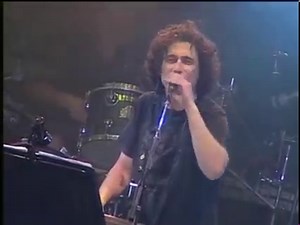5.1K views · 219 reactions | • #UnDíaComoHoy ANDRÉS CALAMARO - Estadio Azteca (Vivo) / 2005 .. • #EfeméridesRAR : 17 de Diciembre del 2005.. El Salmón grababa su DVD "Made In Argentina", en el Estadio Obras. Recibiendo el Premio Gardel 2006 como Mejor DVD, y contó en su integridad con la participación de los músicos de la #BersuitVergarabat. | ROCK And REGGAE | Facebook