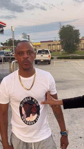 1.5M views · 10K reactions | Chain prank in the hood  @viralexposure #viral #reels #funny #prank | Jose Fade | Facebook