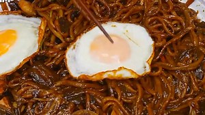 432K views · 12K reactions | ASMR MUKBANG 자메이카 통다리 양념 치킨먹방! 짜파게티 탕수육 & 레시피 FRIED CHICKEN BLACK BEAN NOODLES EATING SOUND! Mukbang lnsights #usa #foodie #fblifestyle #reelviral #reelitfeelit #koreanfood | Mukbang food | Facebook