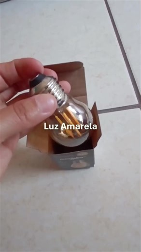 Sabe aquela luz que muda o clima da casa? 🏡 Essas lâmpadas LED têm luz quente (2200k), criam um ambiente aconchegante de verdade e ainda economizam energia. 🛋️ São fáceis de instalar (soquete E27) e o design retrô dá um charme imediato na decoração. 💡 #luzquente #ambientes #iluminação #decoracaodeinteriores #lâmpada