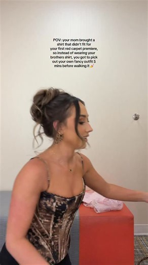 Chloe Gottschalk Bounds on Instagram: "she’s a real life Fancy Nancy and I’m OBSESSED with it 🥹😭 and I’m going to let her pick her own outfit every event now bc it was so cute and so HER🩷🩷"