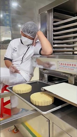 Leisure time of factory workers#India