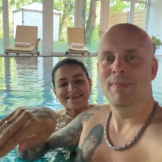 116K views · 5.2K reactions | Took a moment to enjoy a nice swim in the cool water.  | Deaf Onno Jansen | Facebook