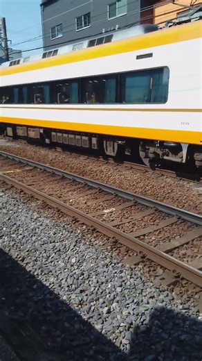 昭和生まれの 急行と平成生まれの 特急( 2026年3月21日の近鉄名古屋線 阿倉川)