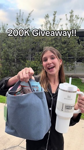 200K Giveaway! Win Lunch Essentials & Gift Cards