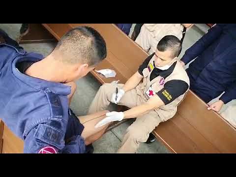 How to give an injection in the thigh