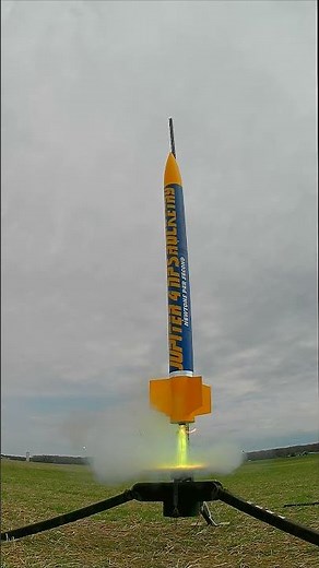 JUPITER 4 ROCKET on an AEROTECH M1500 MOJAVE GREEN ROCKET MOTOR ! #shorts