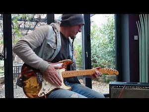1983 Fender Bowling Ball Stratocaster, through a 1966 Fender Pro Reverb amplier. USA Strat