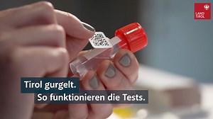 ► PCR-Gurgeltests #inTirol ►► So funktioniert's! ▂▂▂▂▂ Anmelden ➙ Abholen ➙ Test durchführen ➙ Abgeben Seit gestern, MIttwoch bzw. in den Bezirken Innsbruck-Land und Innsbruck Stadt ab morgen, Freitag, könnt ihr PCR-Gurgeltests bei zahlreichen Filialen von miniM und Baguette (MPREIS) sowie SPAR Österreich abholen und wieder abgeben. Wie die Registrierung und Durchführung funktioniert, erklärt euch Ida in unserem Video. Seit Montag wurden bereits über 10.000 Anmeldungen verzeichnet und rund 8.100