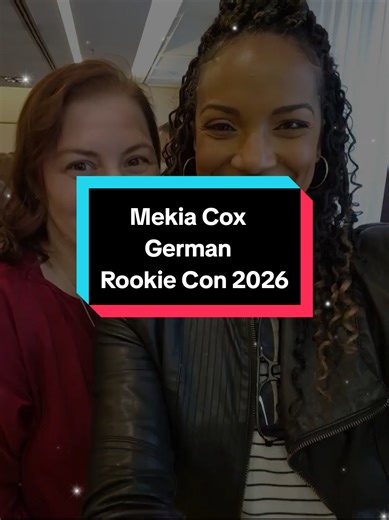 My first selfie at the #GermanRookieCon was with @Mekia Cox . This woman is simply amazing.🤩❤️ It's wonderful every single time. I'm already looking forward to the OPC in Paris to see her again.😊 #mekiacox #fyp #therookieabc #germanfilmandcomiccon