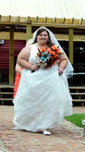 Lexi Reed on Instagram: "We're all worthy of love no matter our size. ❤️ In 2015, I married my bestfriend after being together for 12 years. We met while we were in highschool & @discoveringdanny never asked me to change or made me feel loved any less due to my size. When we got married, I weighed my heaviest of 485lbs, and I knew that I wanted to lose weight in the future for not only myself, but my health, and to be around longer for those special people in my life who needed me. I felt like I