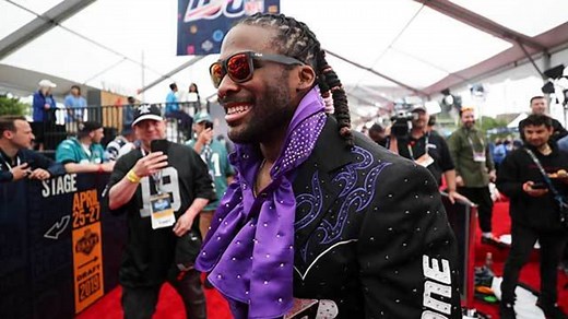 DeAngelo Williams and Vince Wilfork rock wild outfits on draft red carpet