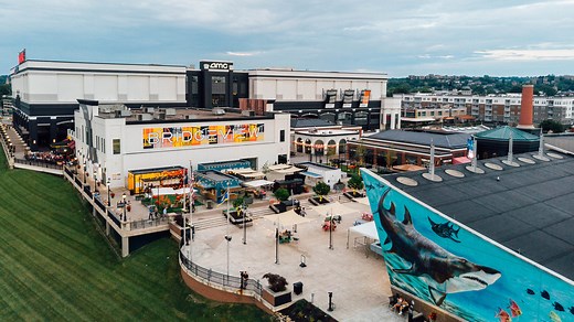 Par 3, a new indoor, miniature golf course, opens at Newport on the Levee ⛳