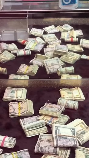 CASH Claw Machine! 🤑 | Carson Claws