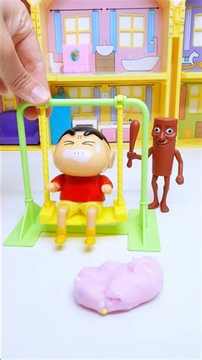 TRY NOT TO LAUGH! 🤣 Shin-chan's swing FAIL is too real! ⚠️