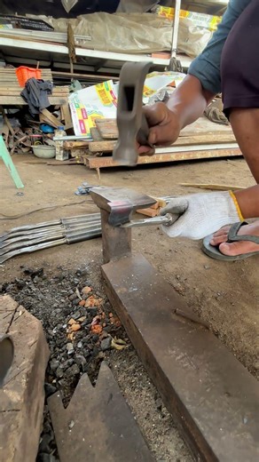 The process of forming the blade of the rubber tree with the traditional method#art #tools