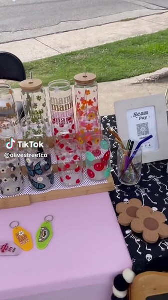 October Market Vendor Booth! This set up was perfect to display all my cups. I used an L shape which worked nicely for everyone to shop comfortably. #vendortipsandtricks #vendorsetupideas #halloweenmarketprep #popuplayout