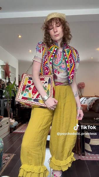Styling a #60s inspired outfit 🧡🌈🌞✨ #vintage #60s #1960s #psychedelicfashion #psychedelic #sixties #hippie #bohemian #hippy #bloomers #hungarianblouse #pennylane #thebeatles #vintagestyle #vintagestyling #thrifted #vintageoutfit #70s #fyp