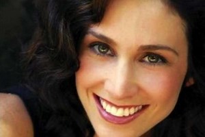 Who Is Shanti Carson, What Does She Do For A Living?