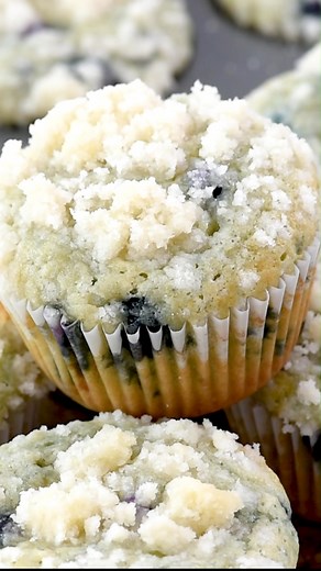 🫐STARBUCKS COPYCAT BLUEBERRY MUFFINS🫐 👉Topping: ¾ cups (93g) all-purpose flour ¾ cup (150g) granulated sugar ¼ teaspoon salt 5 tablespoons (71g) unsalted butter softened 👉Muffins: 2 large eggs 1 cup granulated sugar ½ cup vegetable oil 1 tablespoon vanilla extract 1 teaspoon white vinegar 1 teaspoon baking soda ½ teaspoon salt 1 cup sour cream 2 cups all purpose flour 1 cup blueberries https://www.crazyforcrust.com/starbucks-copycat-blueberry-muffins/#wprm-recipe-container-41341 | CrazyforCr