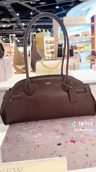 Explore the Coach Bag Obsession for Trendy Fashion Lovers