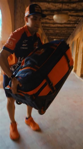 Win a REPLICA TEAM TRAVEL BAG 9800 PRO! Straight from the Red Bull KTM Factory Racing Dakar setup, the OGIO REPLICA TEAM TRAVEL BAG 9800 PRO is built for life on the move. Tough, spacious, and ready for any adventure. How to enter: Follow @ktm_official and @ogio_powersports Like this post. Comment and tell us what you would use the bag for. The winner will be selected at random. Full terms and conditions via the link in bio. #KTM #ReadyToRace #DakarRally #Giveaway | KTM