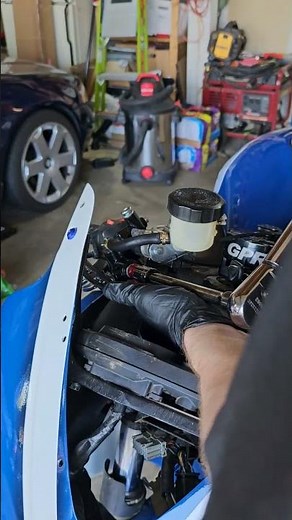 HOW TO REPLACE A MOTORCYCLE MASTER CYLINDER