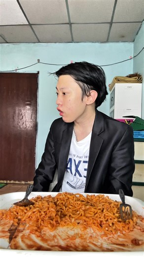 มาม่าคนจน VS มาม่าคนรวย: การเปรียบเทียบสุดฮา