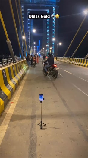 Vishal Choudhari on Instagram: "Nagpurkar Guess The Location !! 🙃😂 . . . . #alien #trending #viral #nagpur #comedy"