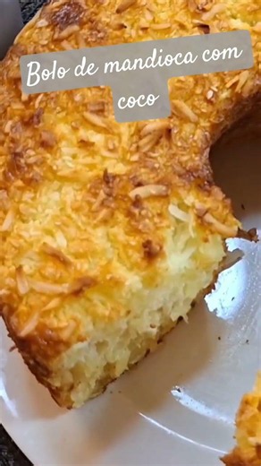 BOLO DE MANDIOCA COM COCO | SEM FARINHA DE TRIGO | FOFINHO E ÚMIDO , UMA DELÍCIA!