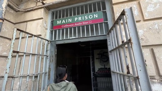 A 15-minute ferry ride lands you on the most famous prison in America. 🗝️ Alcatraz held over 1,500 inmates in just 336 cells—no comfort, no mercy. New prisoners were issued uniforms, sent straight to the showers, and locked behind steel doors with no chance of sweet-talking a guard. The tour ends at the cell where Frank Morris and the Anglin brothers escaped in 1962… or so the story goes. Bodies never found. Case “closed.” Sure. Drowned in San Francisco Bay… or one of the greatest prison breaks